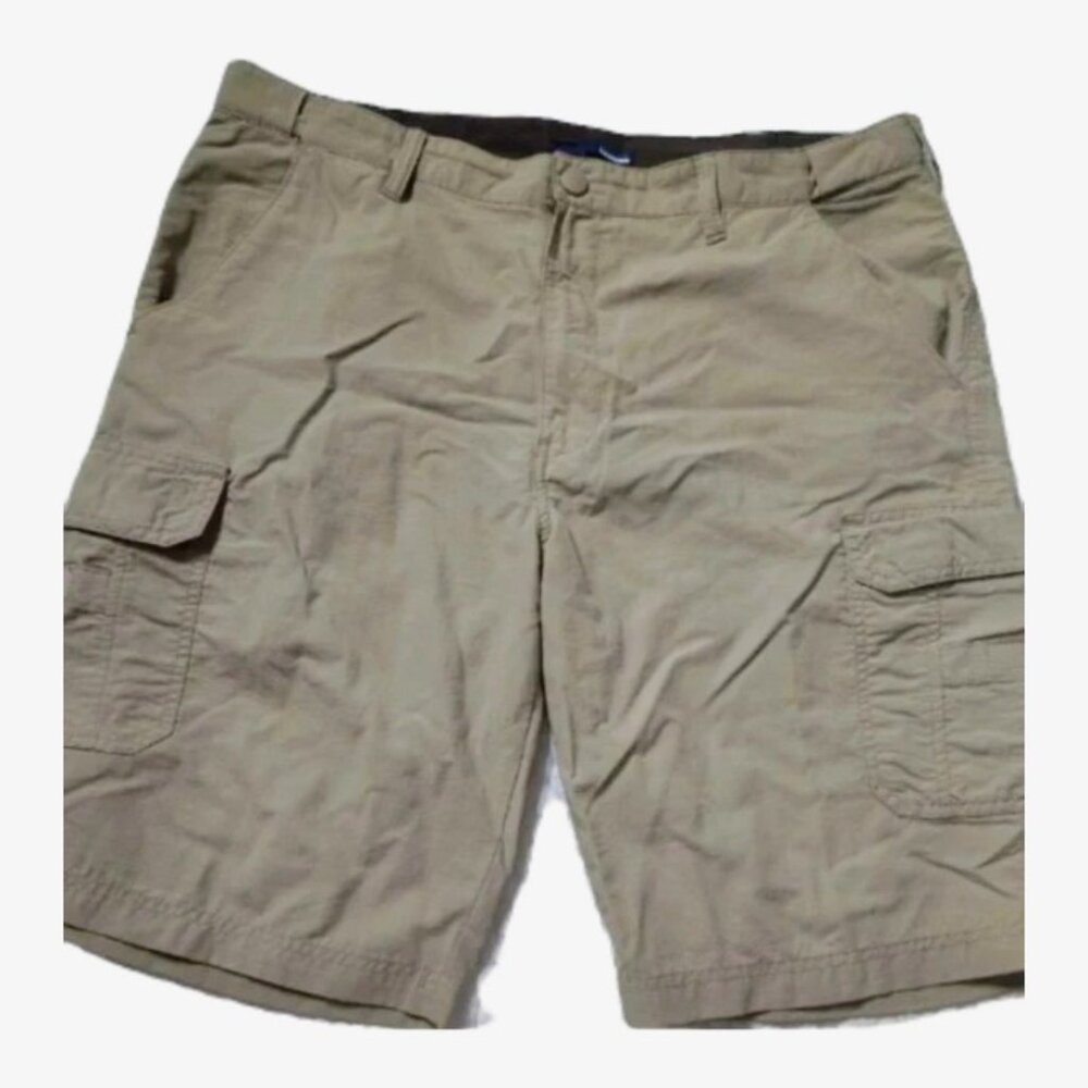 Basic Editions Men's Cargo Shorts in a Khaki Tan, Size 36